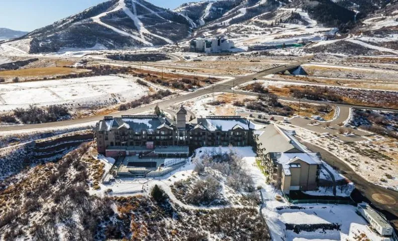 Top Floor Deer Valley Gondola Lakefront Condo- Great views