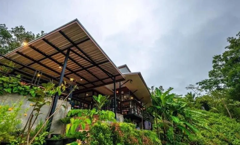 Baanhatsompaen homestay
