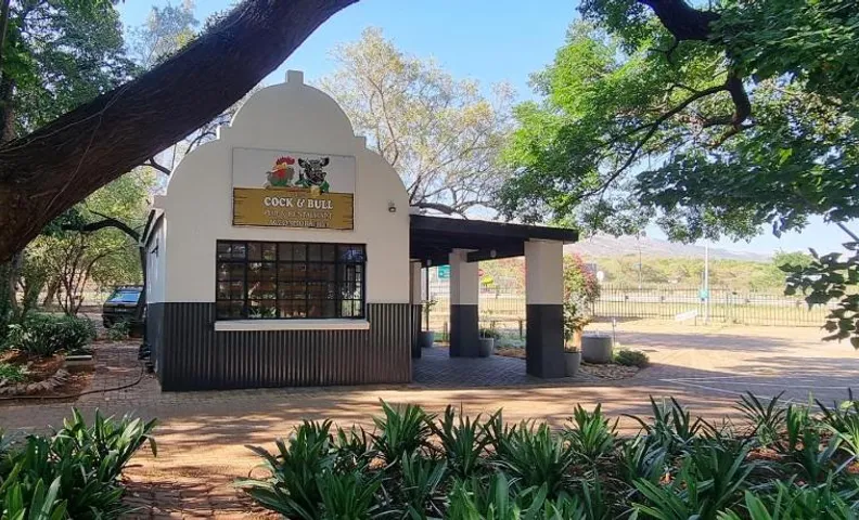 Cock & Bull Restaurant - Pub - Accommodation