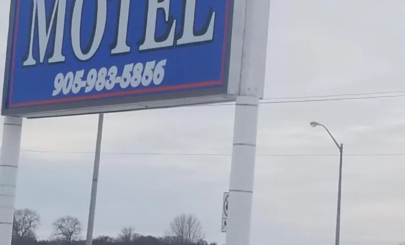 Twin Oaks Motel