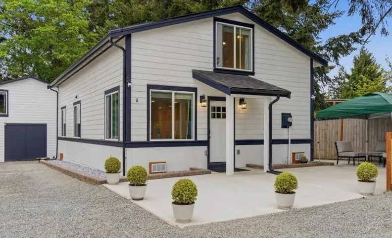 Spacious 5BR Home Parking 10 min Airport