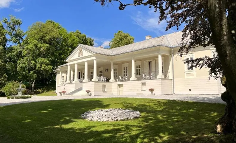 Péchy Castle