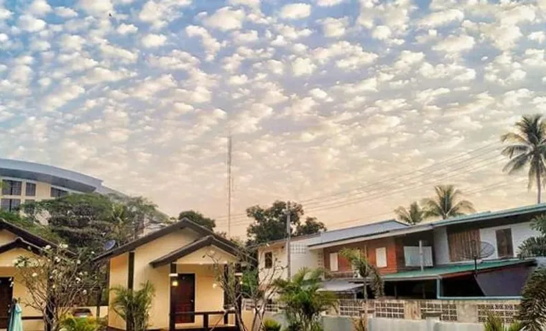 SUNRAY Guesthouse สุนันท์บ้านพักริมคลอง