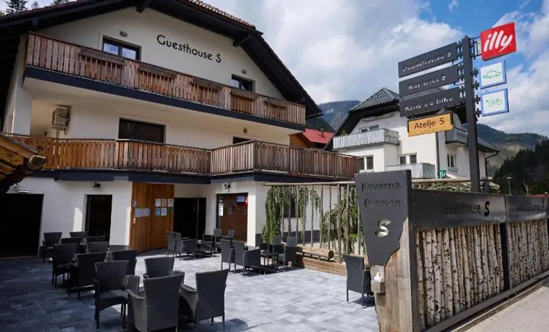 Guesthouse S
