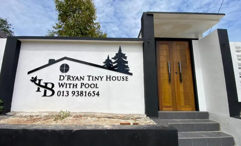 D'Ryan Tiny House with Private Pool