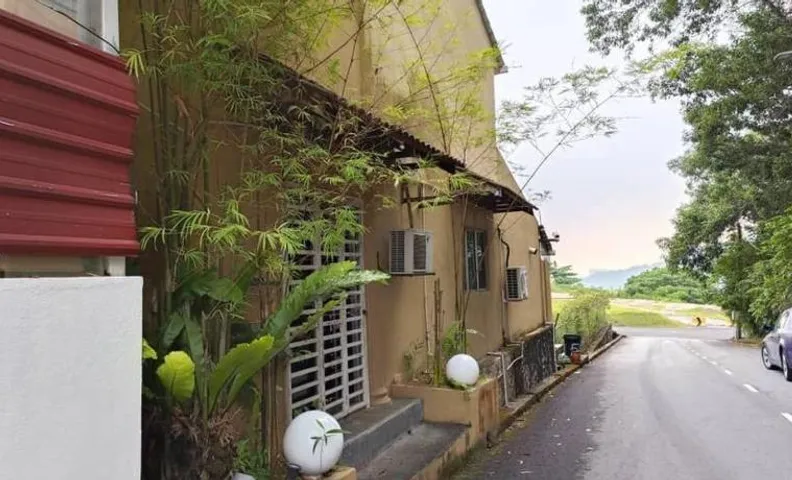 Hill Top 2StoreyHouse BktAntarabangsa,Free Unlimited Parking