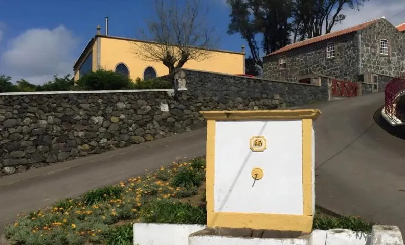 Serreta Island Home