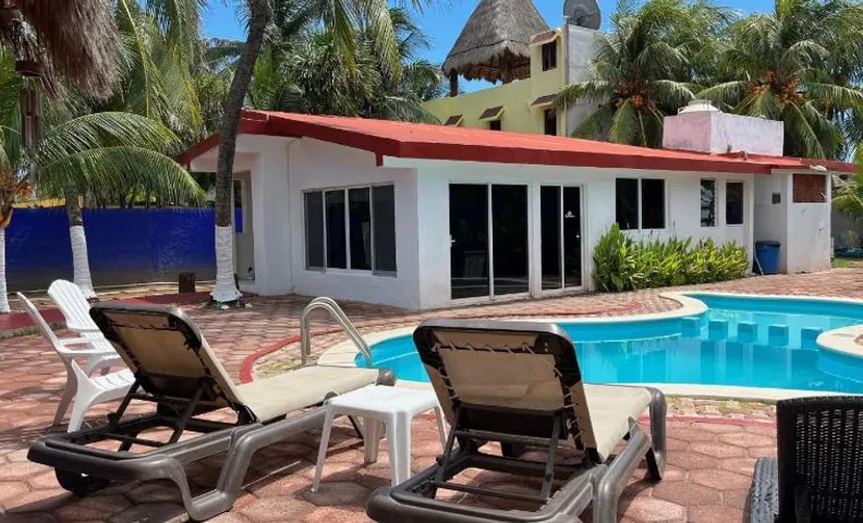 Family home with private pool, Casa Palapa