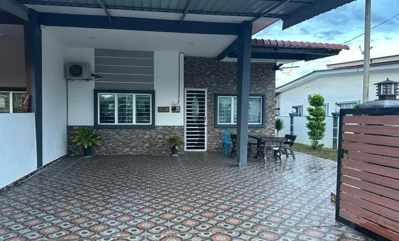 Semi-D Homestay Triang