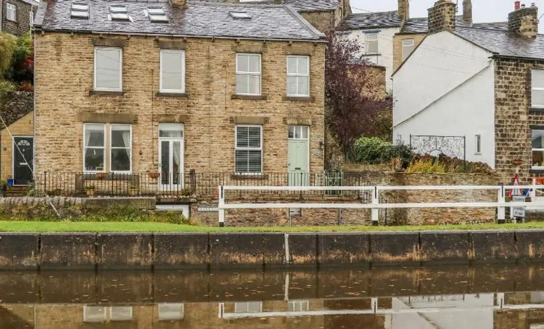 Canalside Cottage