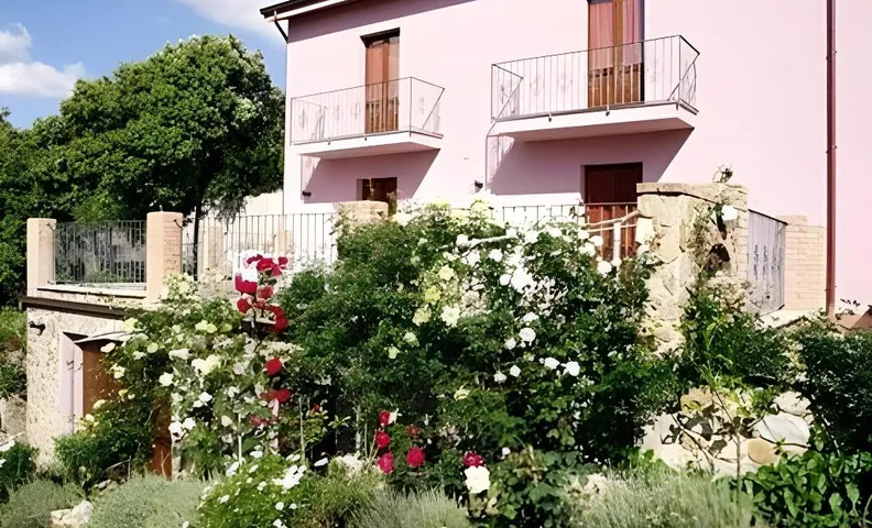 Residenza Locci - Rooms & Apartments