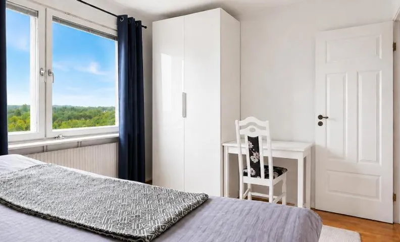 Room in Apartment with Shared Bathroom and Kitchen