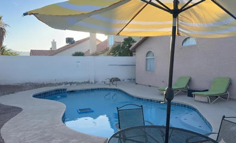 Sunny Pool Retreat-Sleeps 11- RV Parking