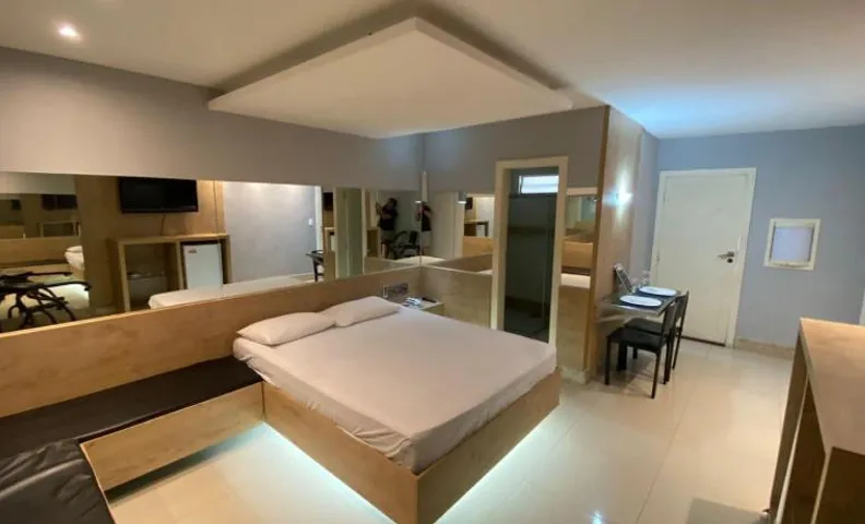 Eros motel