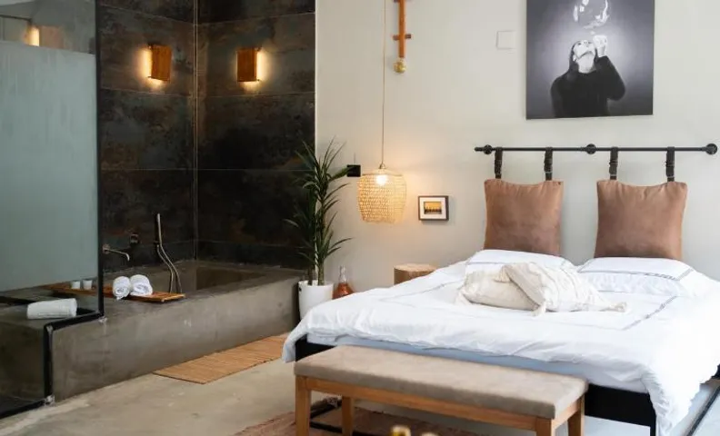 LEONTINE Suites