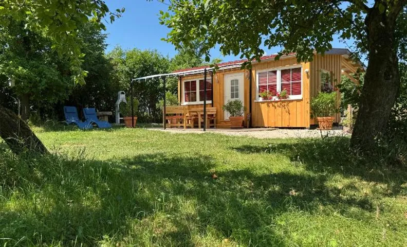Holzhaus mit Trailer lasse die Seele baumeln