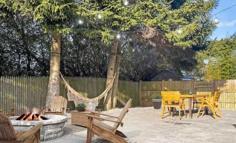 Quahog Cottage- Full Home with a private yard