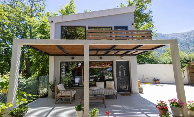 Stream House - Luxury living next to the river