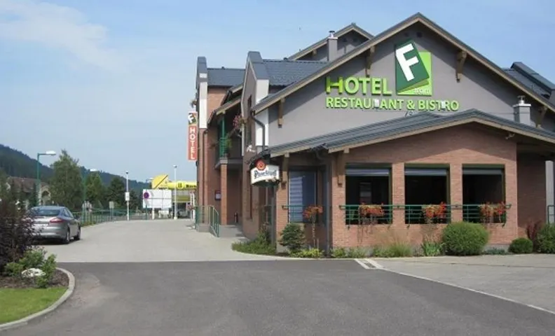 F - Team Hotel
