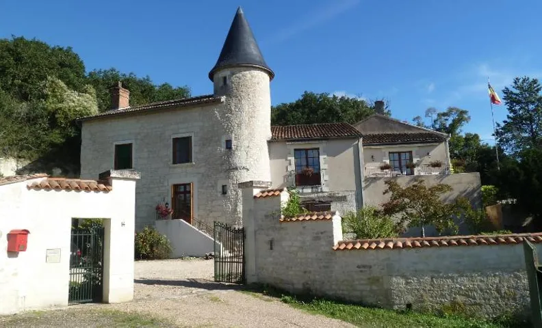 Manoir Le Cristal , Piscine et chambres temperees