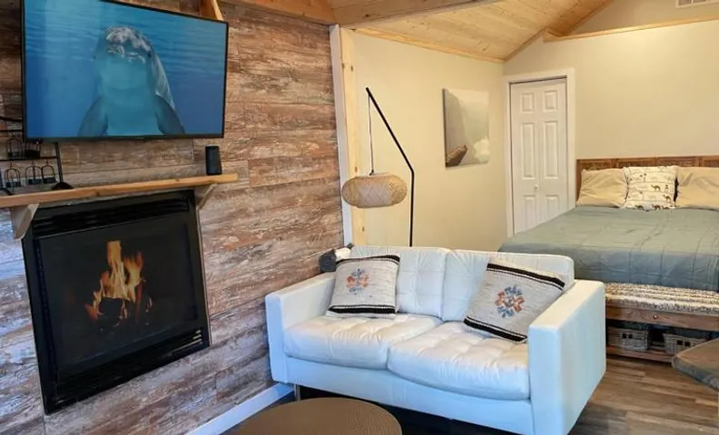 Bugsy's Mountain Retreat - Tiny House in the Trees