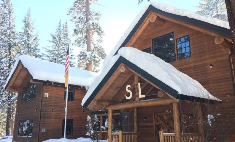 The Suttle Lodge & Boathouse