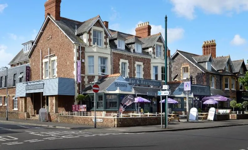 Stones Hotel and Bar