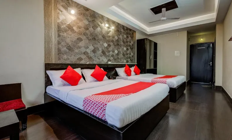 OYO Flagship 14008 Hotel The Avenue