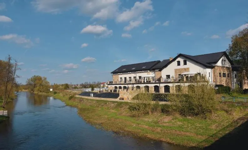 Hotel nad Pilicą