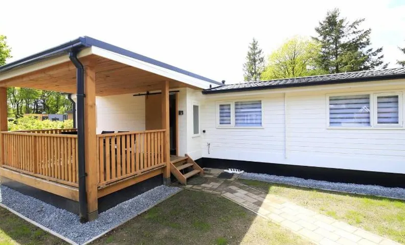 Zeer ruim 6-persoons vakantiehuis met overdekte veranda