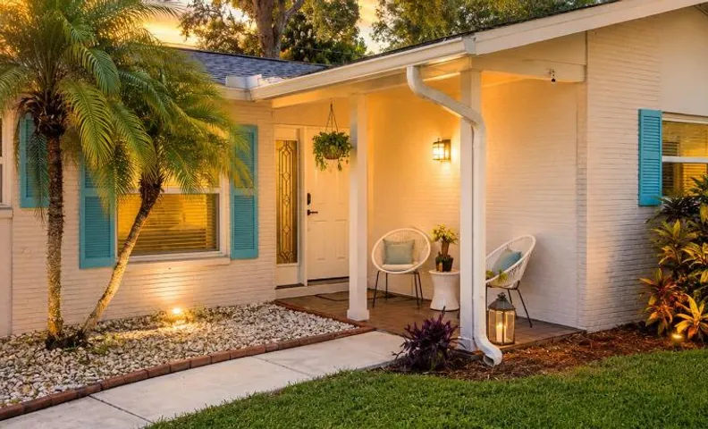 Beach House Minutes From the Ocean