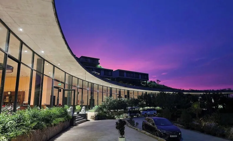 Vigolando Van Ho Resort