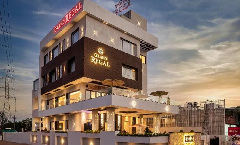 Grand Regal, Islampur