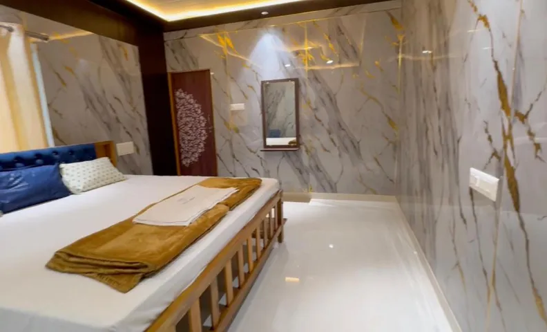 Vajra - Family lodging in Talaguppa