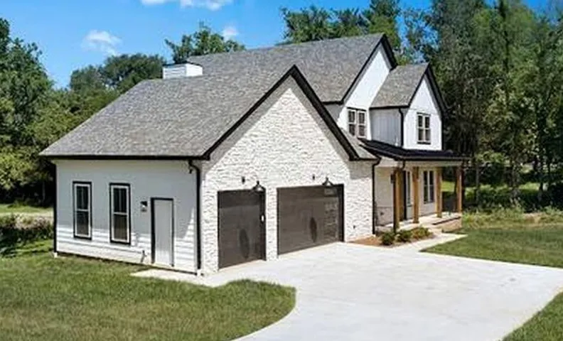 Beautiful Secluded Cottatge Nestled Amidst Trees in Mount Juliet, Tennessee