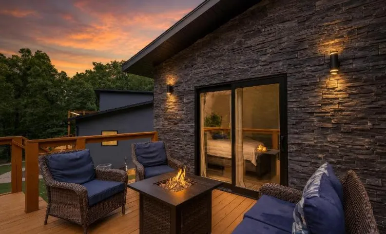 Flo Ride Chalet Hot tub Woodland viewsOn the Back 40 trail