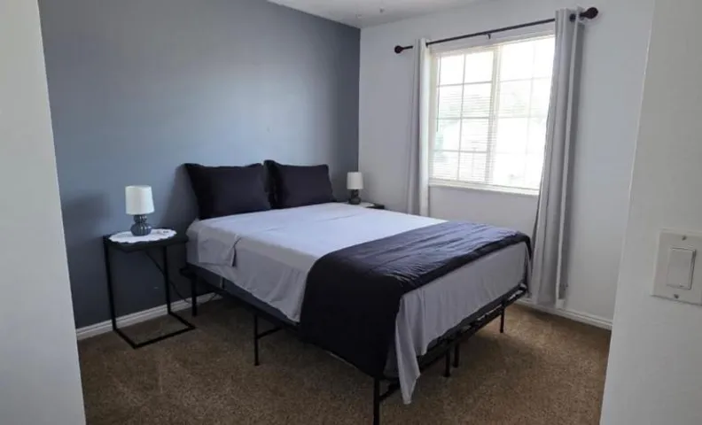 Private Queen Room 12 minutes from SLC Airport free Wifi