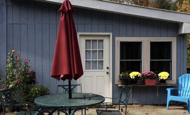 Cozy Studio Cabin Rental with Hot Tub Perfect for Glamping in Ohio