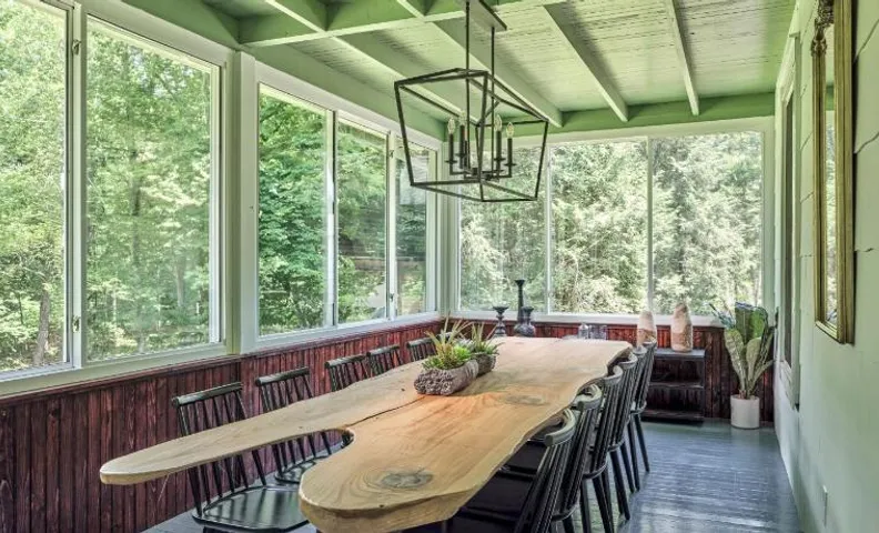 Luxuriously Restored Farm Cabin