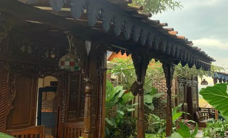 JOGLO ALINA Homestay Syari'ah