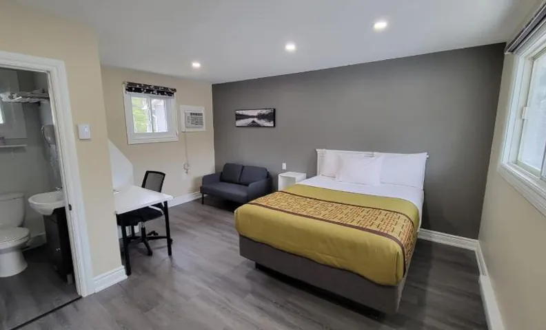 Pine Motel