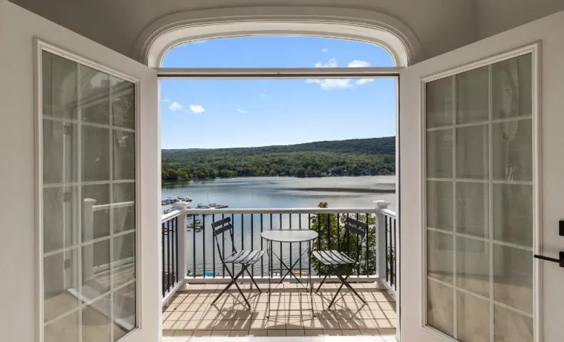 Lakeview Villa with Private Hot Tub, Firepit & Spacious Decks with Breathtaking Cliff Views