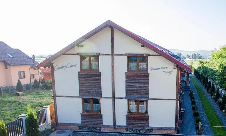 Country Court