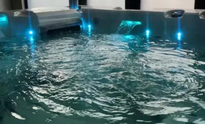 Private Hydro Spa Pool, Dbl Bedrm & Bathrm - Other areas part private shared lived-in home