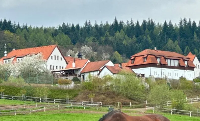 Hotelovy a jezdecky areal Dvur Krutenice