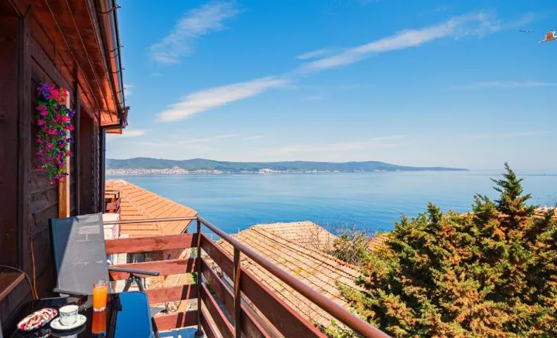 Royal Blue Guest House with Sea View in Old Nessebar