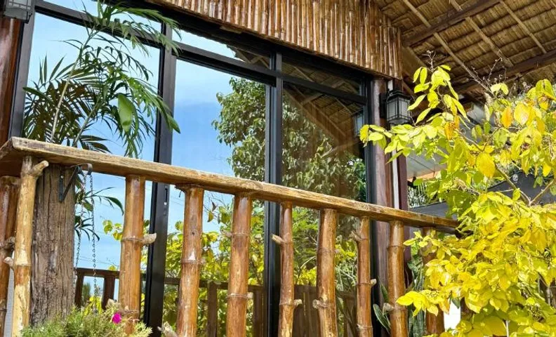 Thani's Little Cabin Rental - Native Room