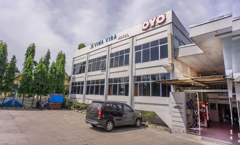OYO 2180 Vina Vira 호텔