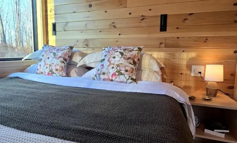 Dogwood: Modern Woodland Studio Pod Tiny Home with Private 300-Acre Forest near Quakertown Pennsylva
