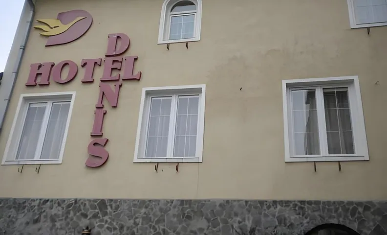 Hotel Denis str Gării nr 72